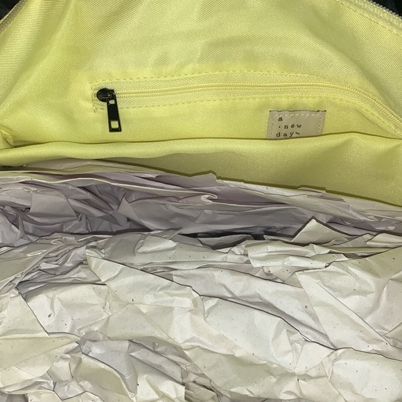 A new day Tote Handbag Studded Zip Closure Shoulder - Picture 5 of 8